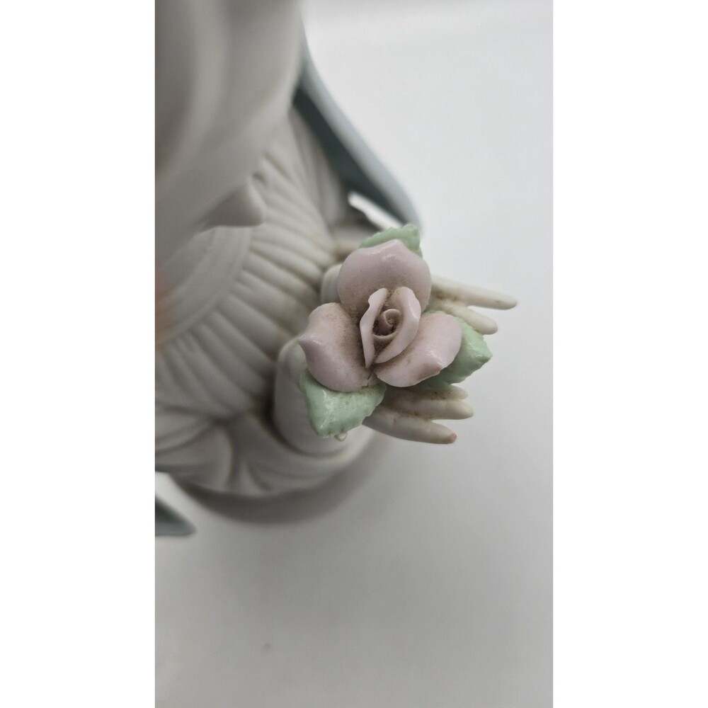 Vintage Madonna Mary Holding Flower Porcelain Lighted Nightlight  - Works - Picture 6 of 12